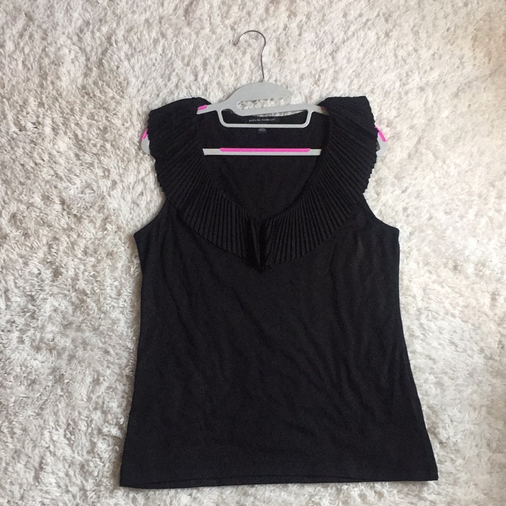 Banana republic ruffle black sleeveless top🦇